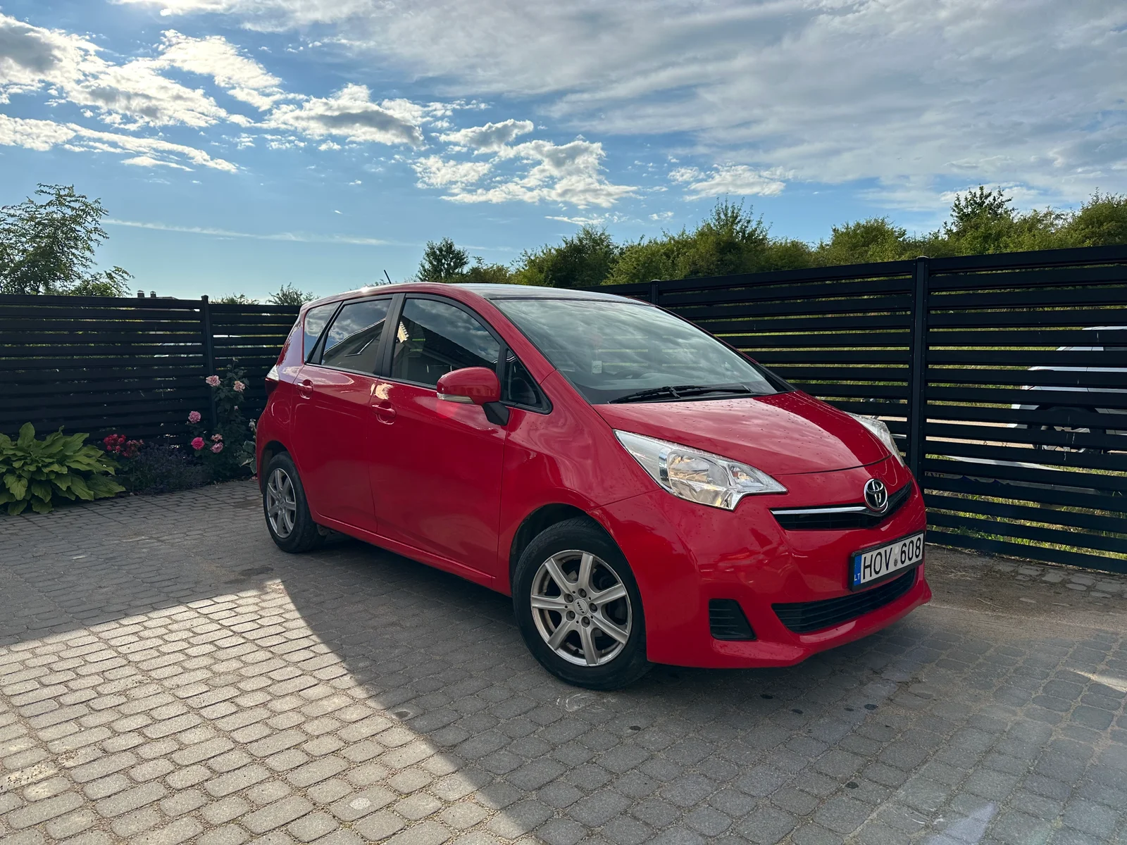 Toyota Verso S nuoma